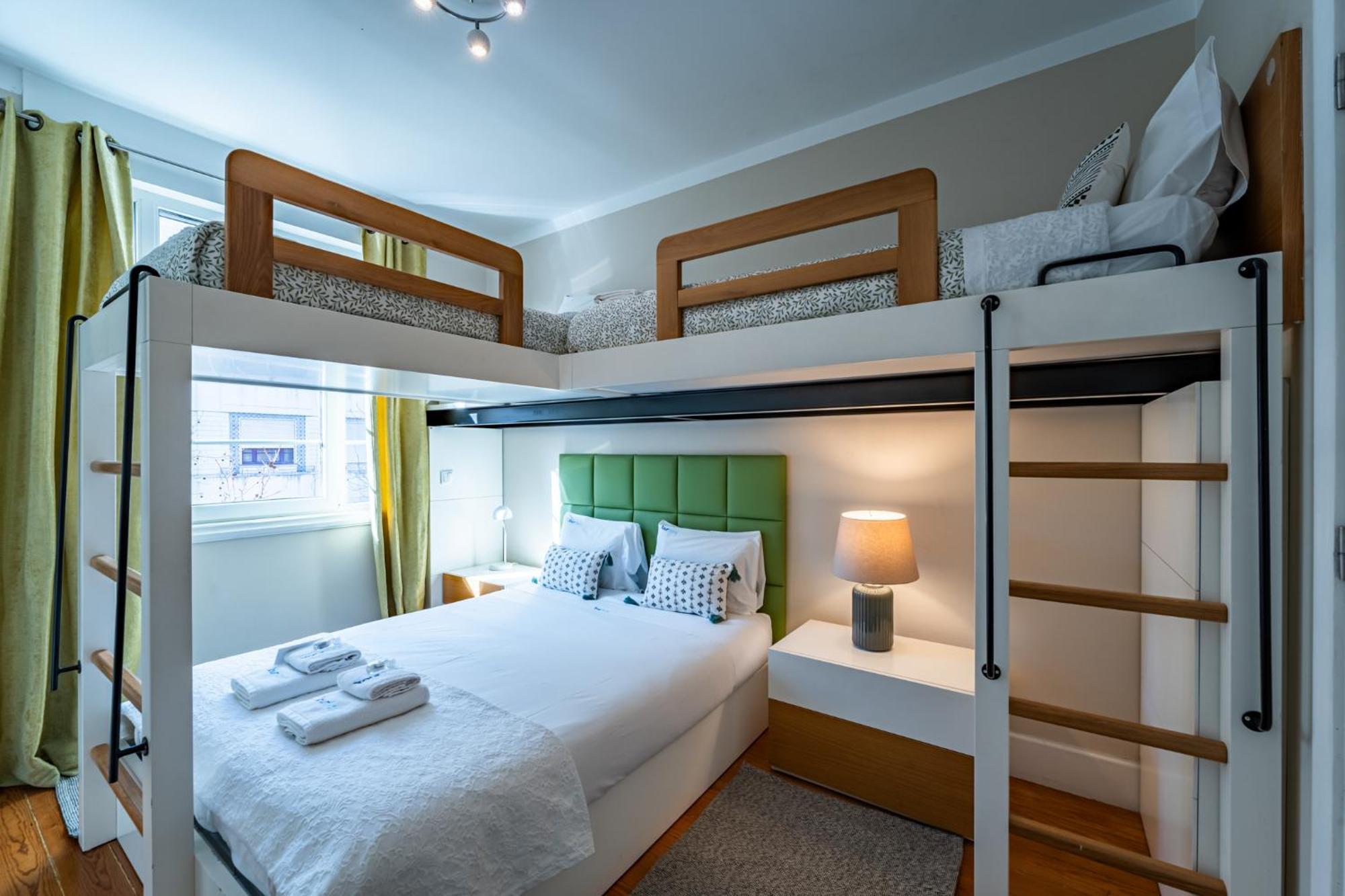 Large And Charming Downtown Appartement